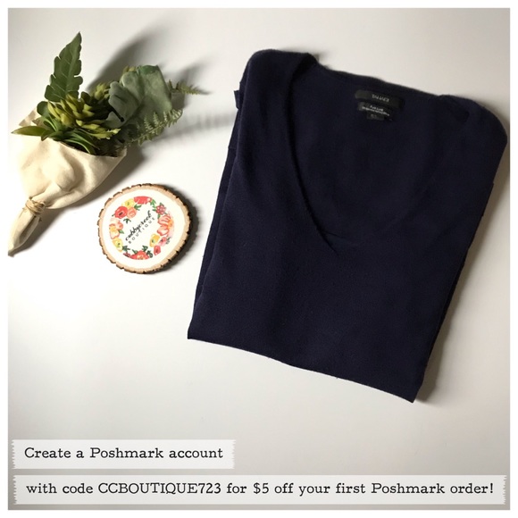 Tahari Pure Luxe Navy Blue V-Neck Sweater - Picture 1 of 7